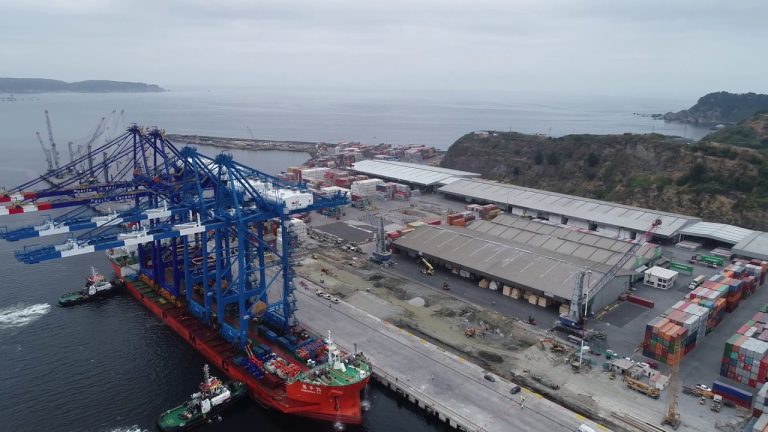 Arribo-de-las-grúas-STS-de-San-Vicente-Terminal-Internacional